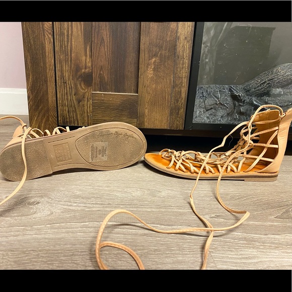 Sandals - Picture 2 of 3